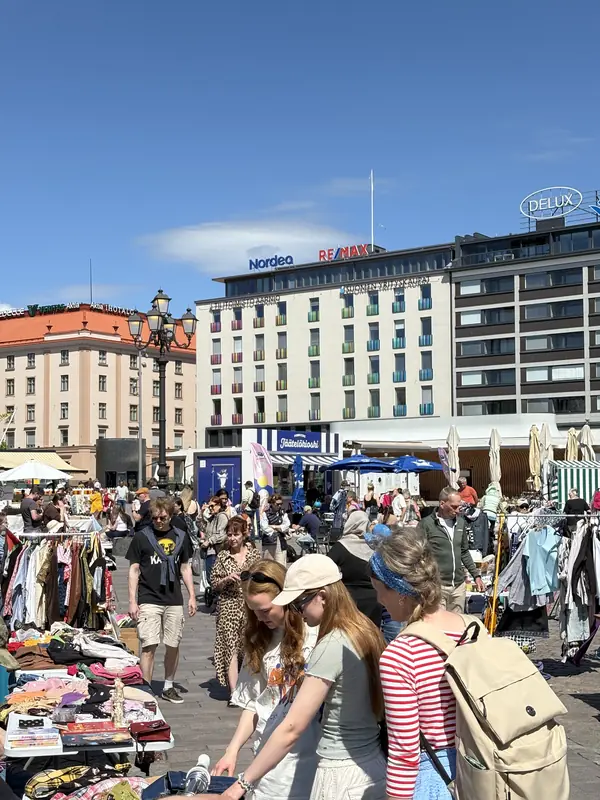Vilkasta menoa kirppistorilla