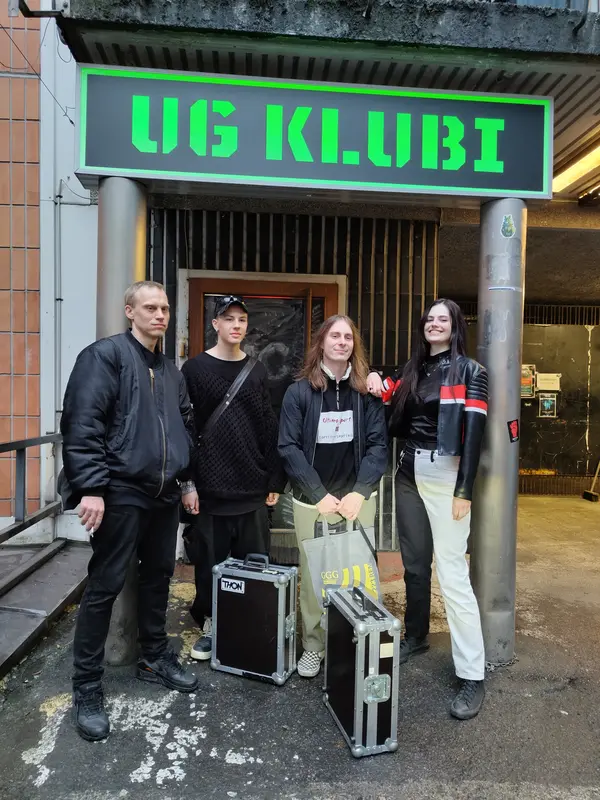 DJ:t tulossa tai menossa. Kuvassa @merimell ja @herkkudelikatessen